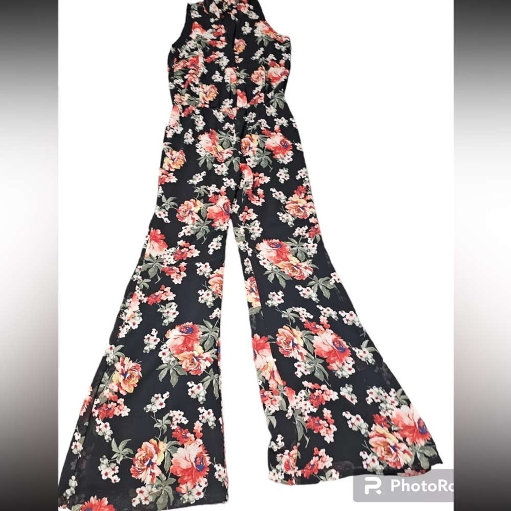 OOTD Floral Sleeveless Flare Button Jumpsuit Size Medium - Picture 2 of 6